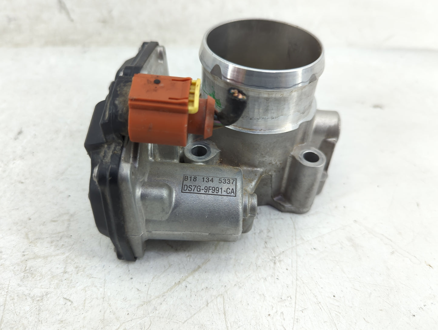 2017-2019 Ford Escape Throttle Body P/N:DS7G-9F991-CA Fits Fits 2014 2015 2016 2017 2018 2019 2020 OEM Used Auto Parts - Oem