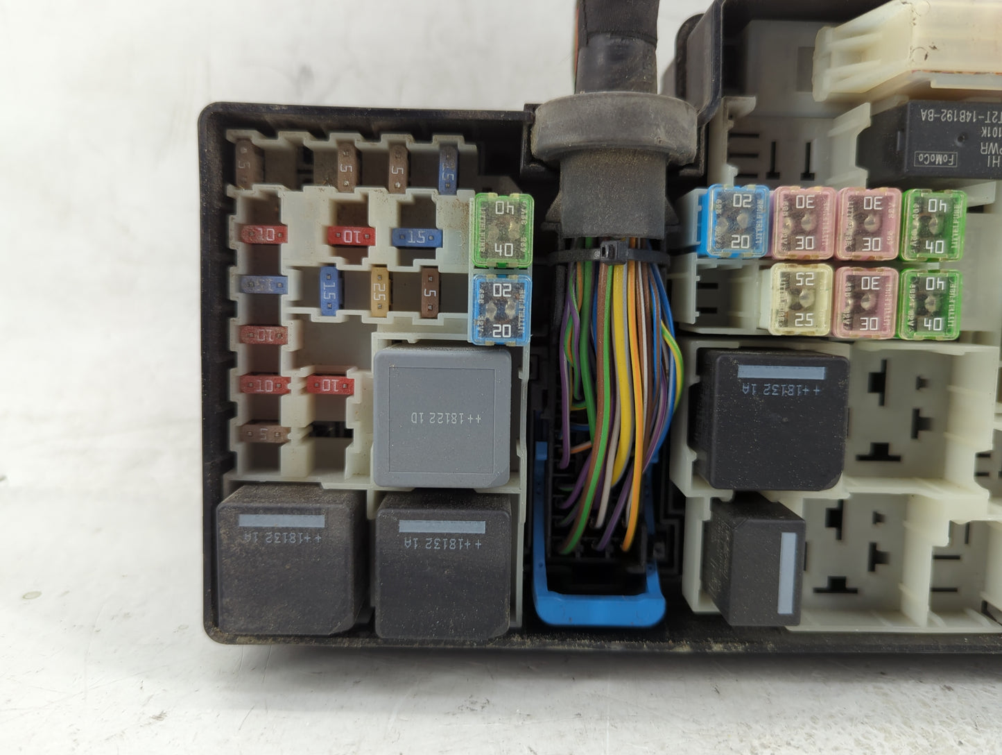 2018 Ford Escape Fusebox Fuse Box Panel Relay Module P/N:GJ7T-14A076-CA Fits OEM Used Auto Parts - Oemusedautoparts1.com