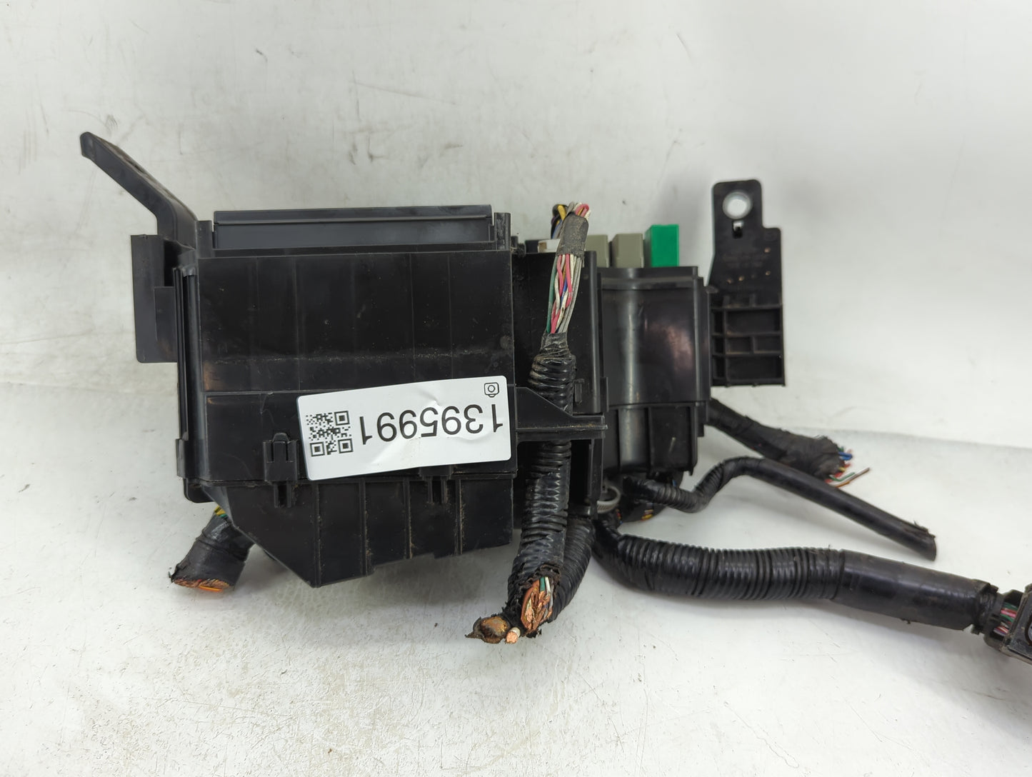 2018 Ford Escape Fusebox Fuse Box Panel Relay Module P/N:KD45-675X0 Fits OEM Used Auto Parts - Oemusedautoparts1.com