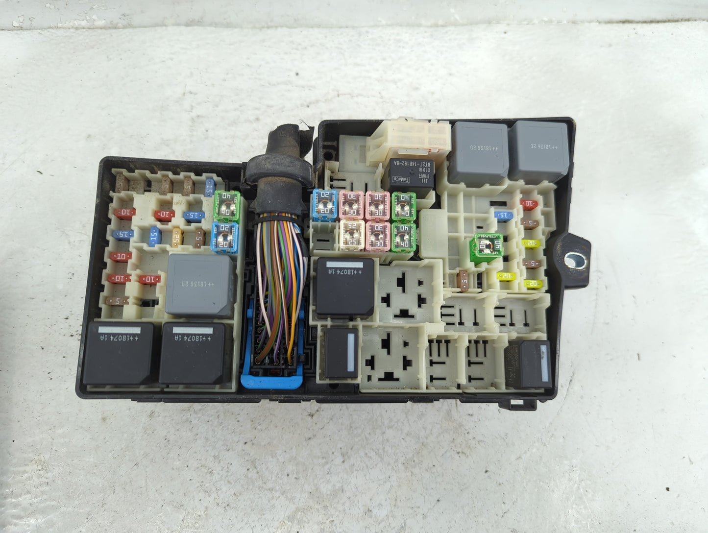 2018 Ford Escape Fusebox Fuse Box Panel Relay Module P/N:AV6T-14A142-AB Fits OEM Used Auto Parts - Oemusedautoparts1.com