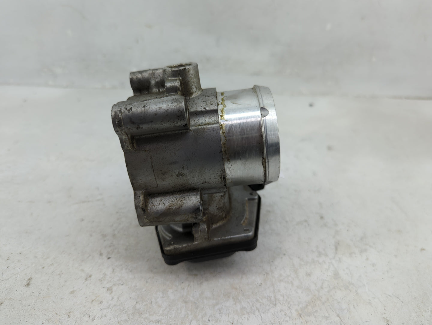 2017-2019 Ford Escape Throttle Body P/N:DS7G-9F991-CA Fits Fits 2014 2015 2016 2017 2018 2019 2020 OEM Used Auto Parts - Oem