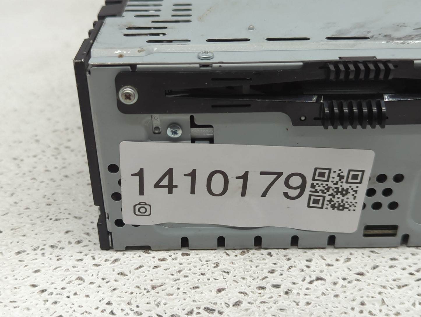 2017-2019 Ford Escape Radio AM FM Cd Player Receiver Replacement P/N:GJ5T-19C107-DD Fits Fits 2017 2018 2019 OEM Used Auto P