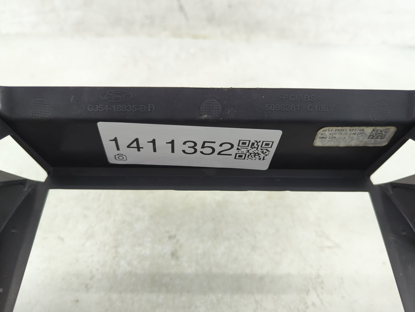 2017-2019 Ford Escape Radio Control Panel - Oemusedautoparts1.com