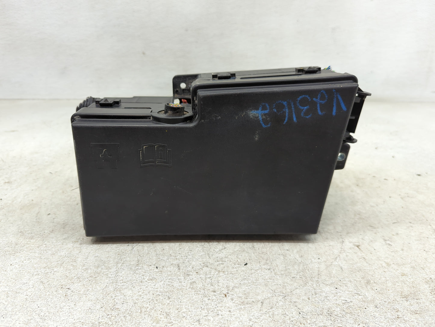 2018 Ford Escape Fusebox Fuse Box Panel Relay Module P/N:E02345500 AV6T-14A067-AD Fits OEM Used Auto Parts - Oemusedautopart