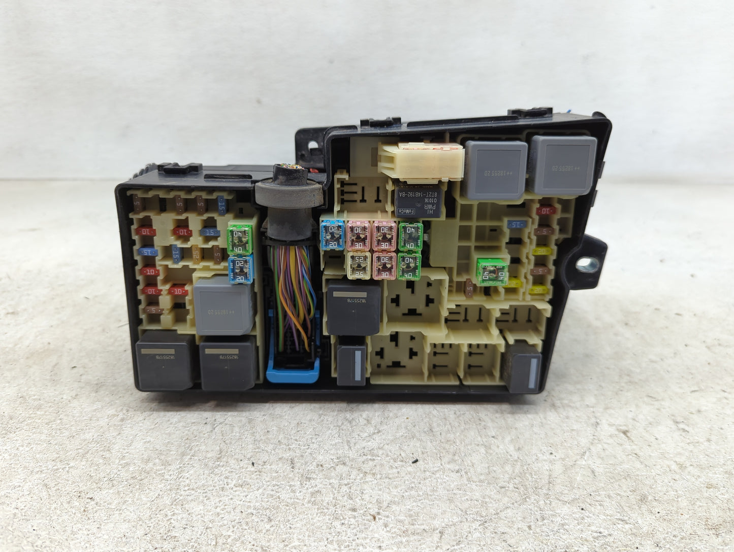 2018 Ford Escape Fusebox Fuse Box Panel Relay Module P/N:E02345500 AV6T-14A067-AD Fits OEM Used Auto Parts - Oemusedautopart
