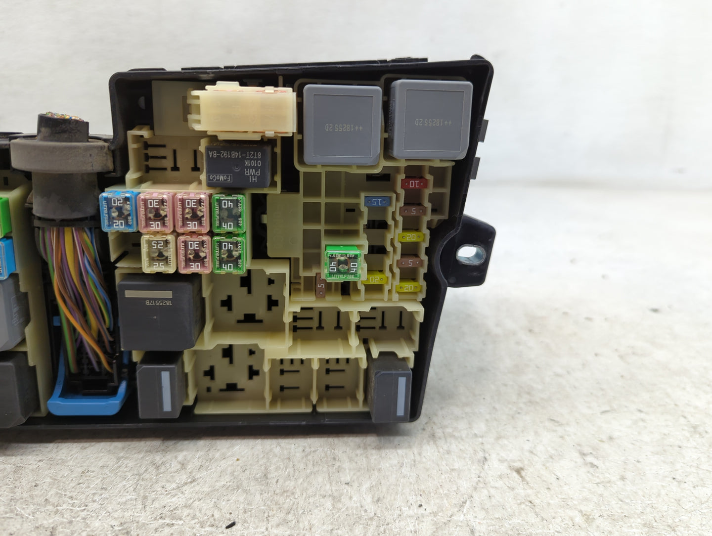 2018 Ford Escape Fusebox Fuse Box Panel Relay Module P/N:E02345500 AV6T-14A067-AD Fits OEM Used Auto Parts - Oemusedautopart