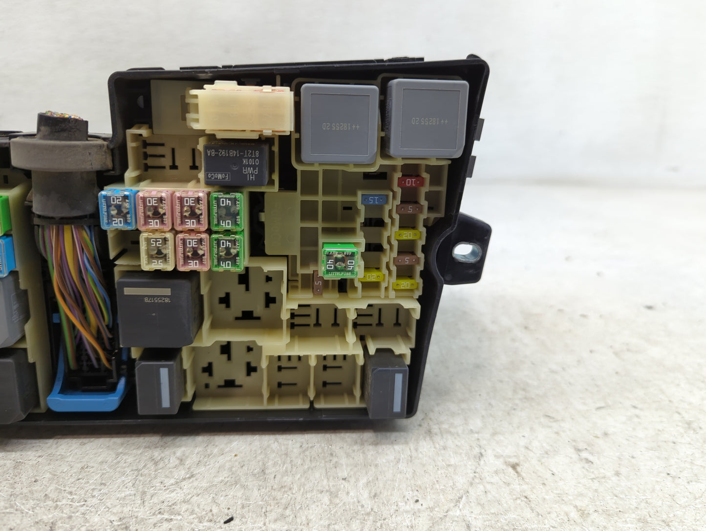2018 Ford Escape Fusebox Fuse Box Panel Relay Module P/N:E02345500 AV6T-14A067-AD Fits OEM Used Auto Parts - Oemusedautopart