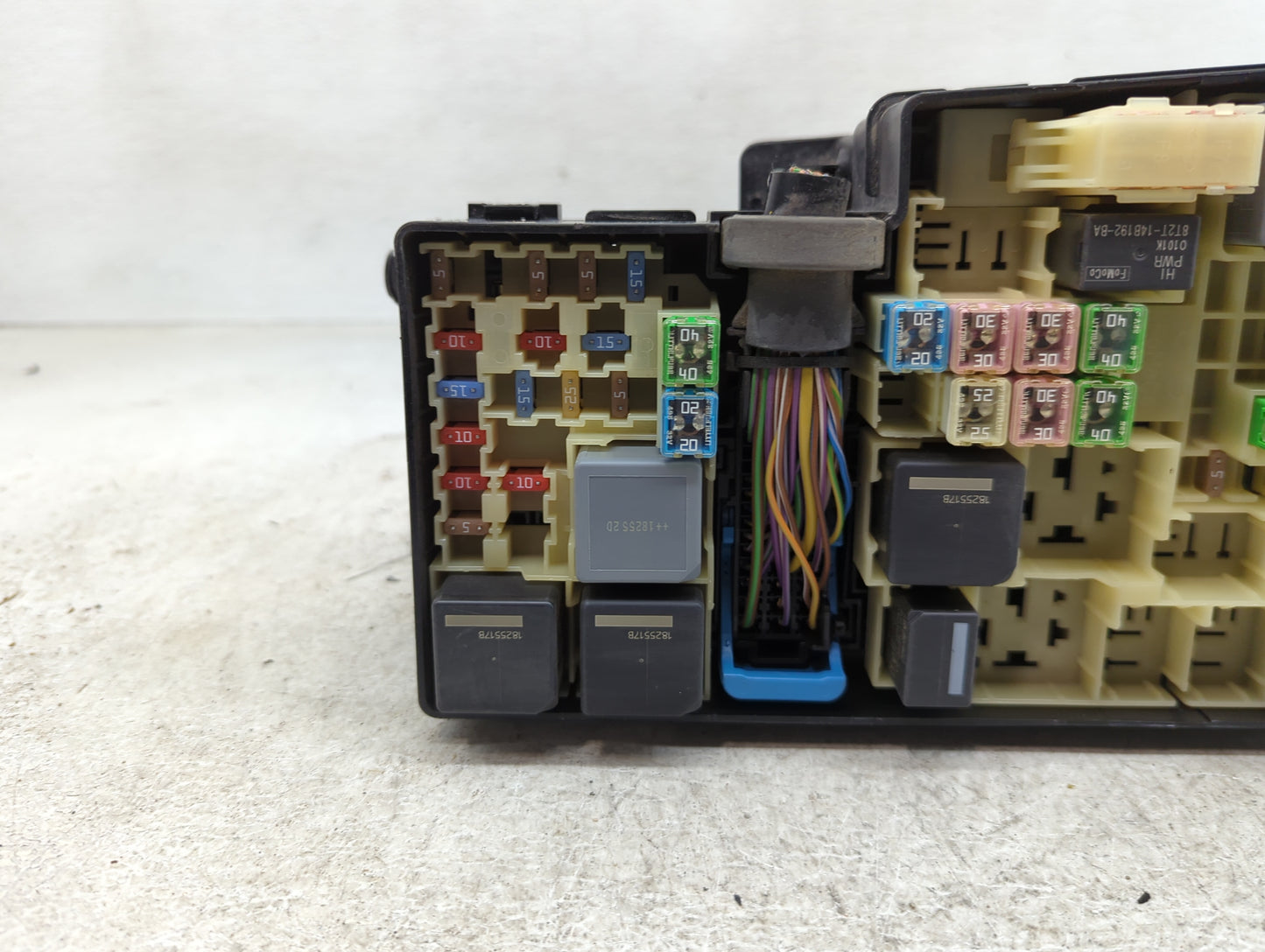 2018 Ford Escape Fusebox Fuse Box Panel Relay Module P/N:E02345500 AV6T-14A067-AD Fits OEM Used Auto Parts - Oemusedautopart
