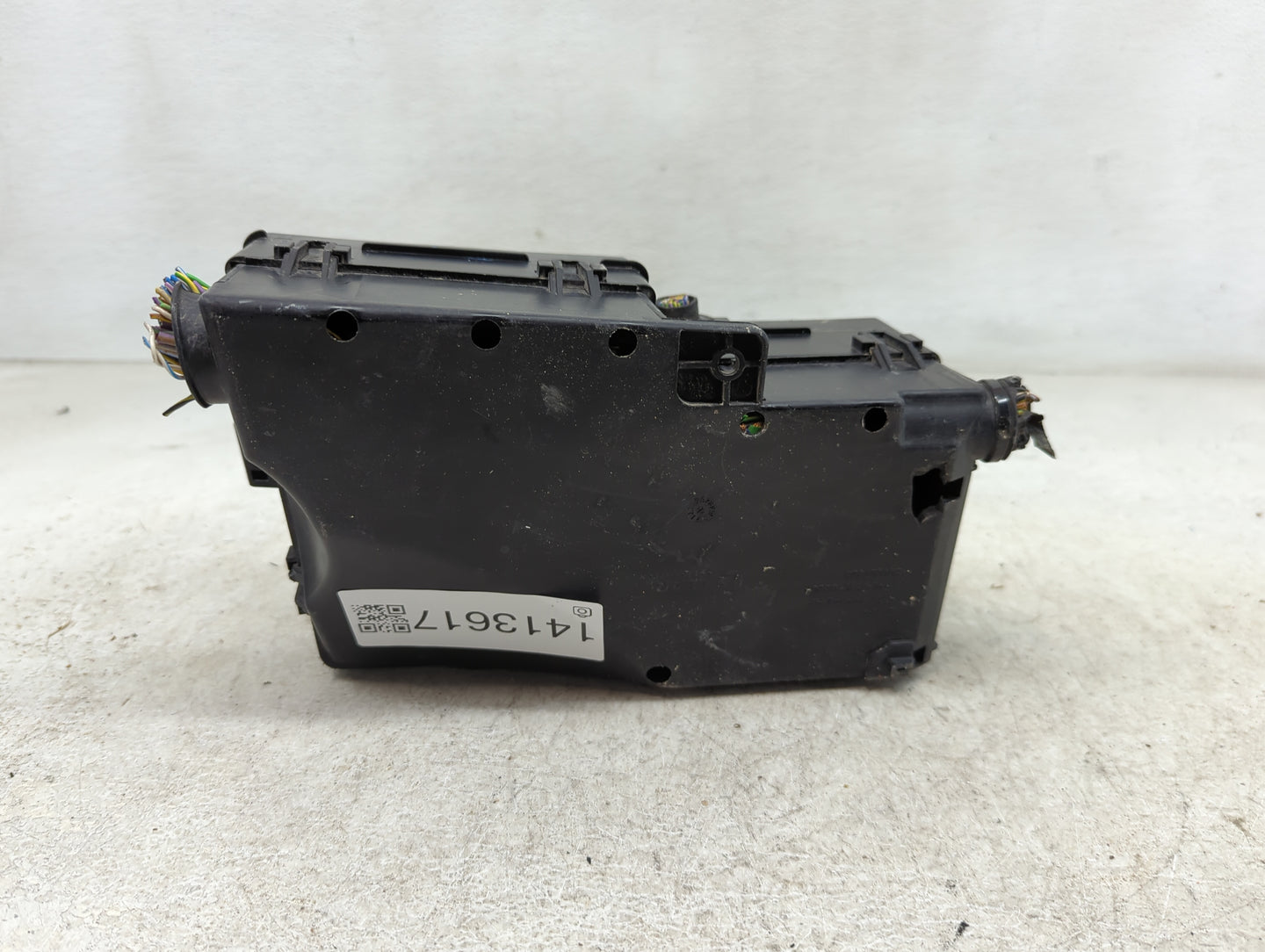 2018 Ford Escape Fusebox Fuse Box Panel Relay Module P/N:E02345500 AV6T-14A067-AD Fits OEM Used Auto Parts - Oemusedautopart