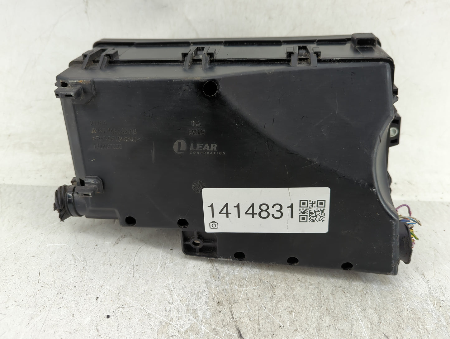 2018 Ford Escape Fusebox Fuse Box Panel Relay Module P/N:AV6T-14A067-AD Fits OEM Used Auto Parts - Oemusedautoparts1.com