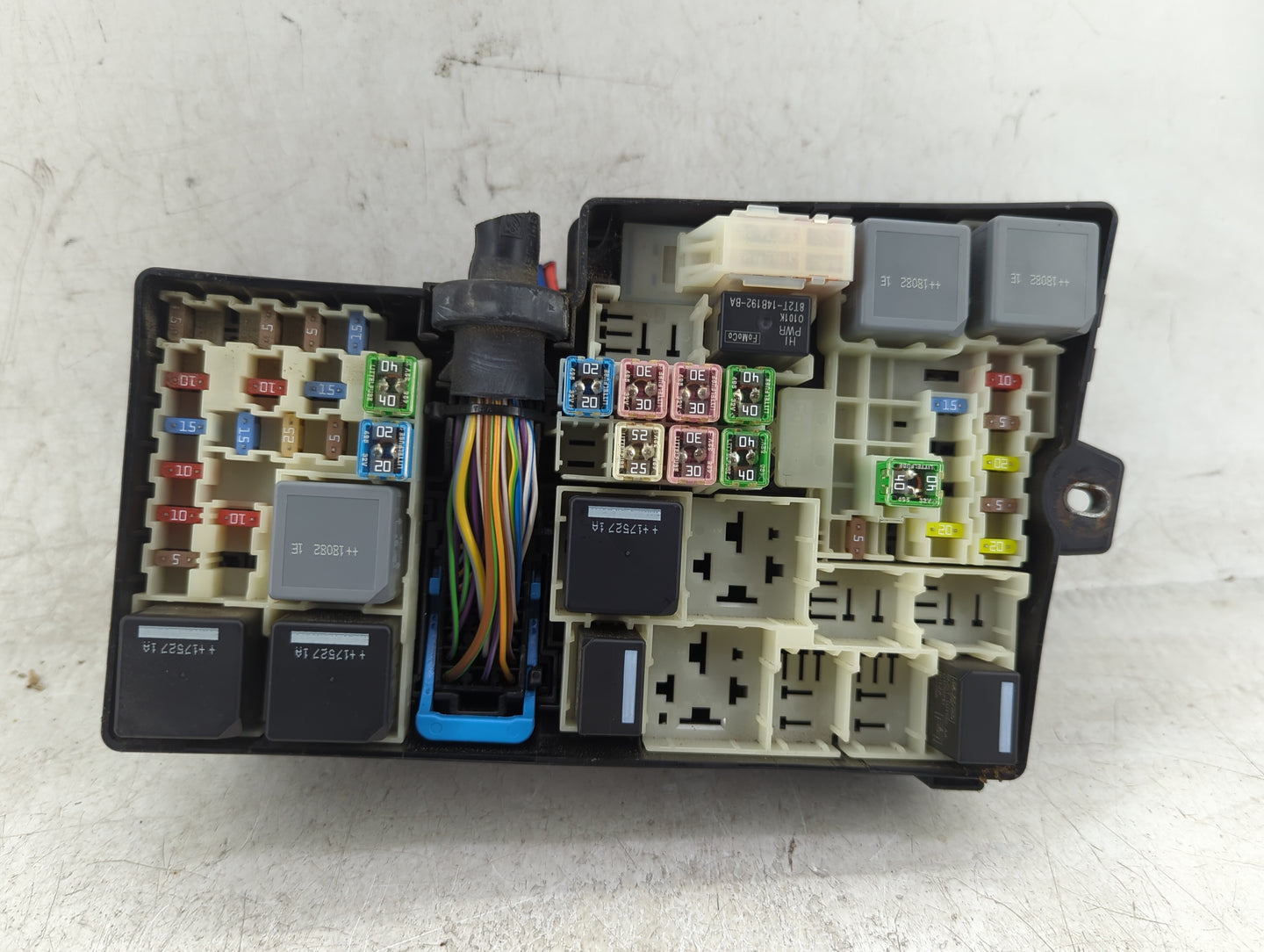 2018 Ford Escape Fusebox Fuse Box Panel Relay Module P/N:GJ7T-14A076-BA 19648 000 001, 21090 000 001 Fits OEM Used Auto Part