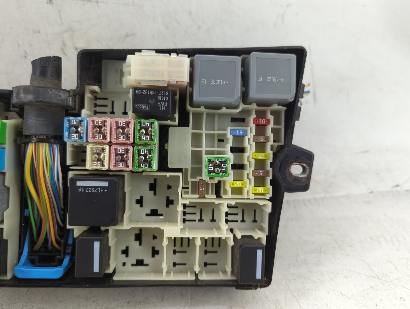 2018 Ford Escape Fusebox Fuse Box Panel Relay Module P/N:GJ7T-14A076-BA 19648 000 001, 21090 000 001 Fits OEM Used Auto Part