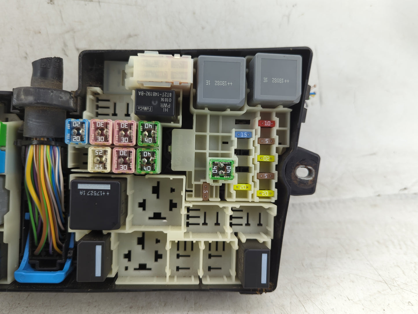 2018 Ford Escape Fusebox Fuse Box Panel Relay Module P/N:GJ7T-14A076-BA 19648 000 001, 21090 000 001 Fits OEM Used Auto Part
