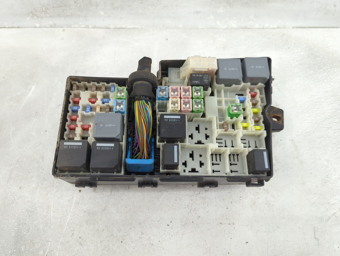 2018 Ford Escape Fusebox Fuse Box Panel Relay Module P/N:GJ7T-14A076-CA 19648 000 002, 21090 000 001 Fits OEM Used Auto Part