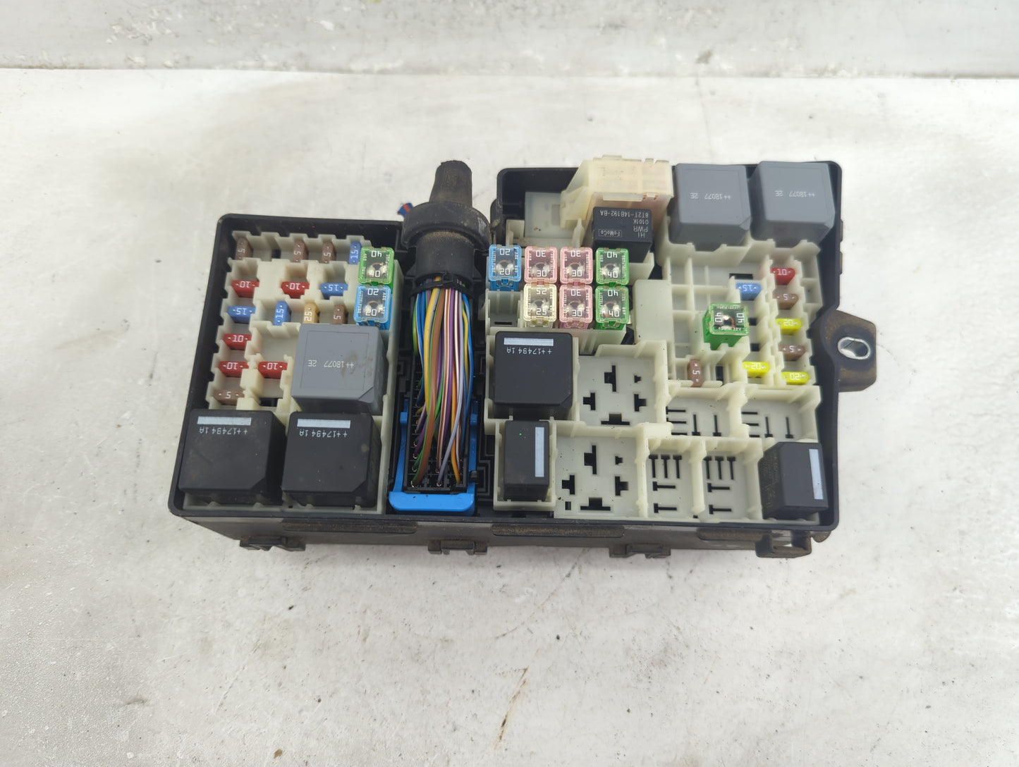 2018 Ford Escape Fusebox Fuse Box Panel Relay Module P/N:E00027328 AV6T-14A142-AB Fits OEM Used Auto Parts - Oemusedautopart