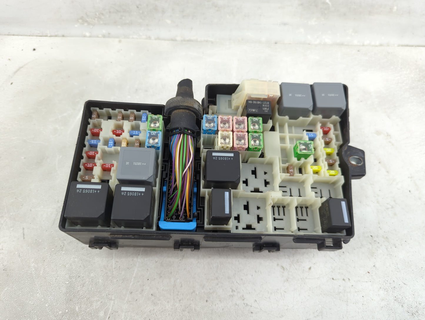 2018 Ford Escape Fusebox Fuse Box Panel Relay Module P/N:GJ7T-14076-BA 19646 000 001, 21090 000 001 Fits OEM Used Auto Parts