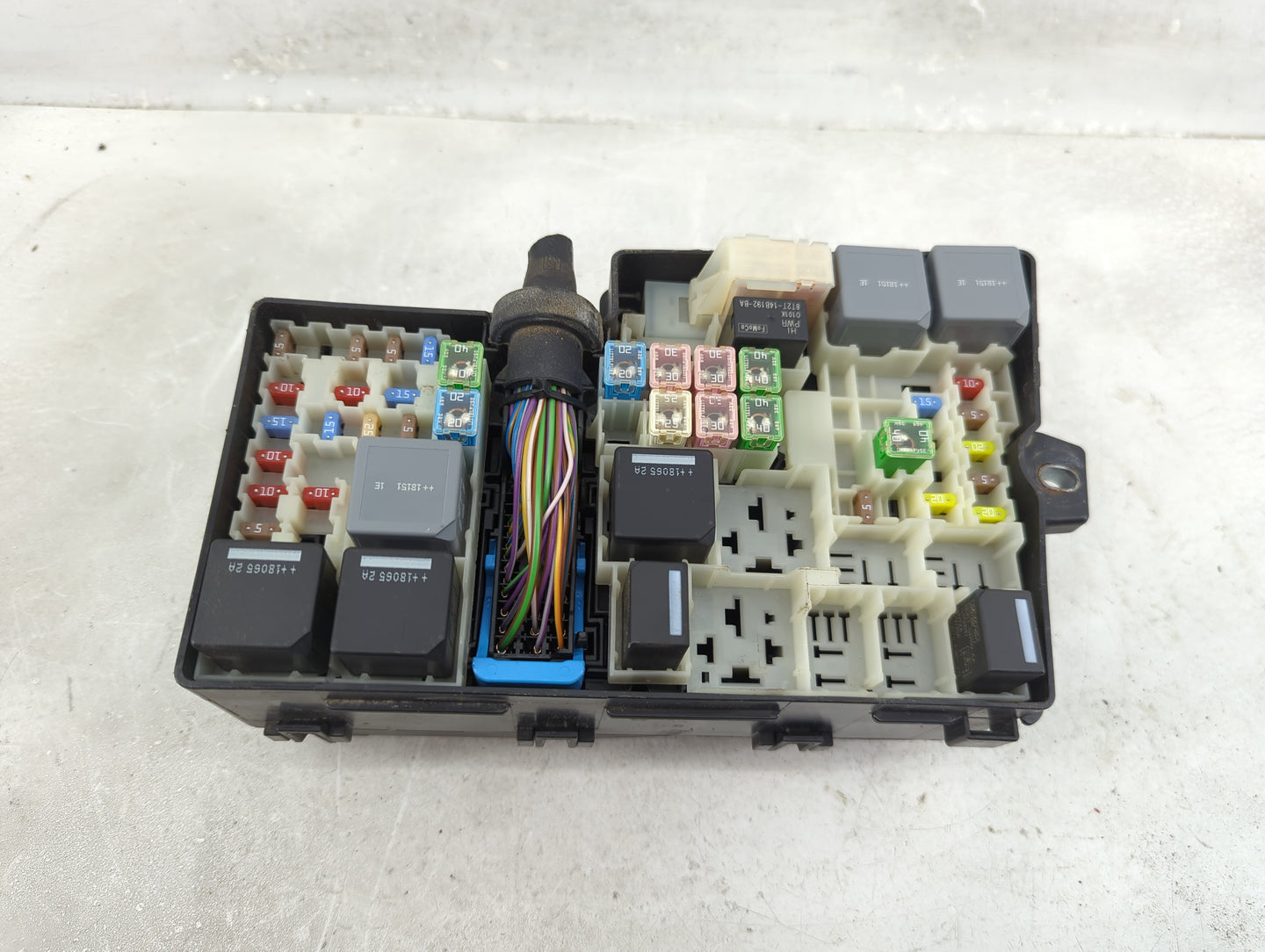 2018 Ford Escape Fusebox Fuse Box Panel Relay Module P/N:GJ7T-14076-BA 19646 000 001, 21090 000 001 Fits OEM Used Auto Parts