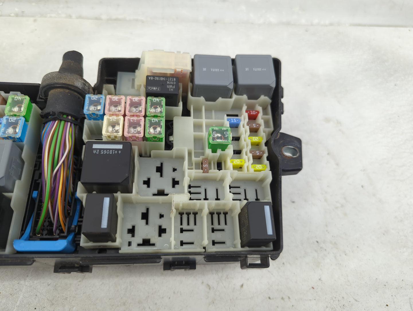 2018 Ford Escape Fusebox Fuse Box Panel Relay Module P/N:GJ7T-14076-BA 19646 000 001, 21090 000 001 Fits OEM Used Auto Parts