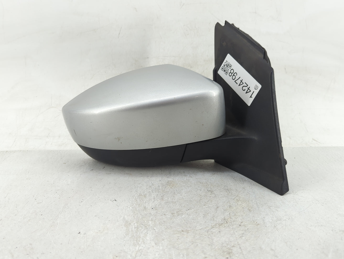 2017-2019 Ford Escape Passenger Side View Mirror - Right Door Mirror OEM Used - Oemusedautoparts1.com