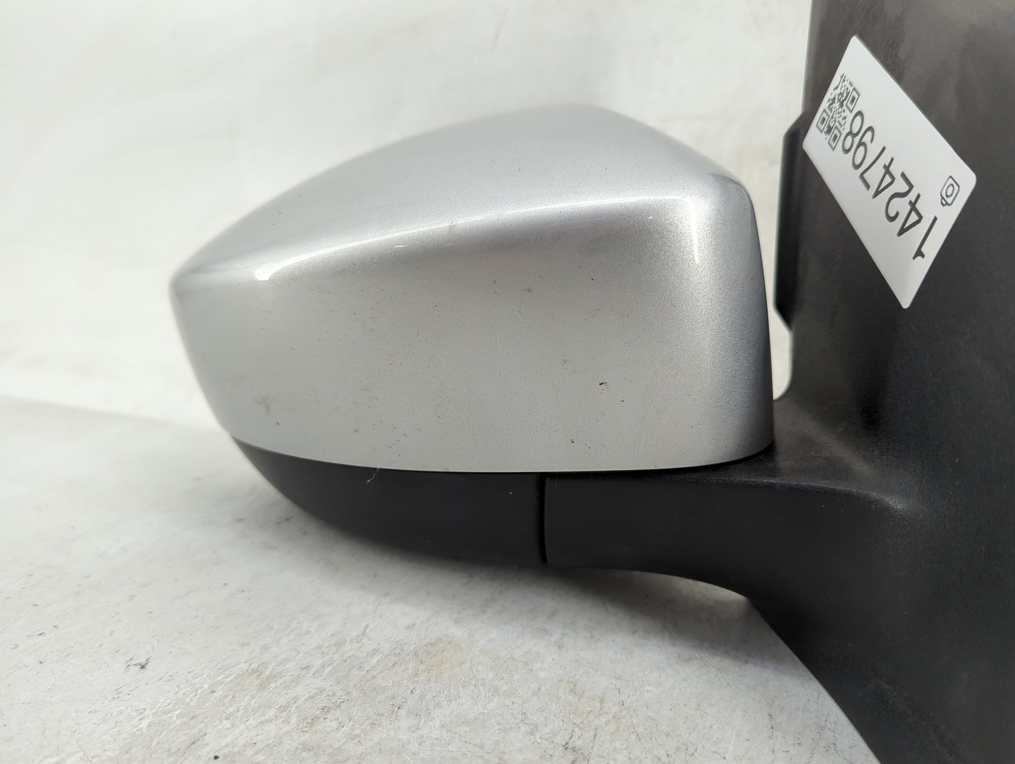 2017-2019 Ford Escape Passenger Side View Mirror - Right Door Mirror OEM Used - Oemusedautoparts1.com