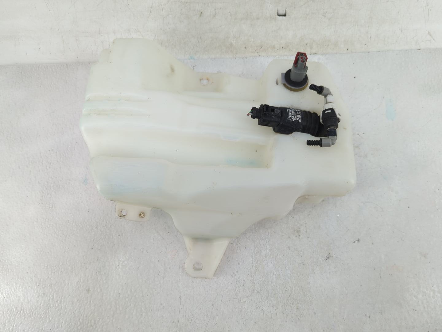 2015-2019 Ford Escape Windshield Washer Fluid Reservoir Bottle Oem - Oemusedautoparts1.com
