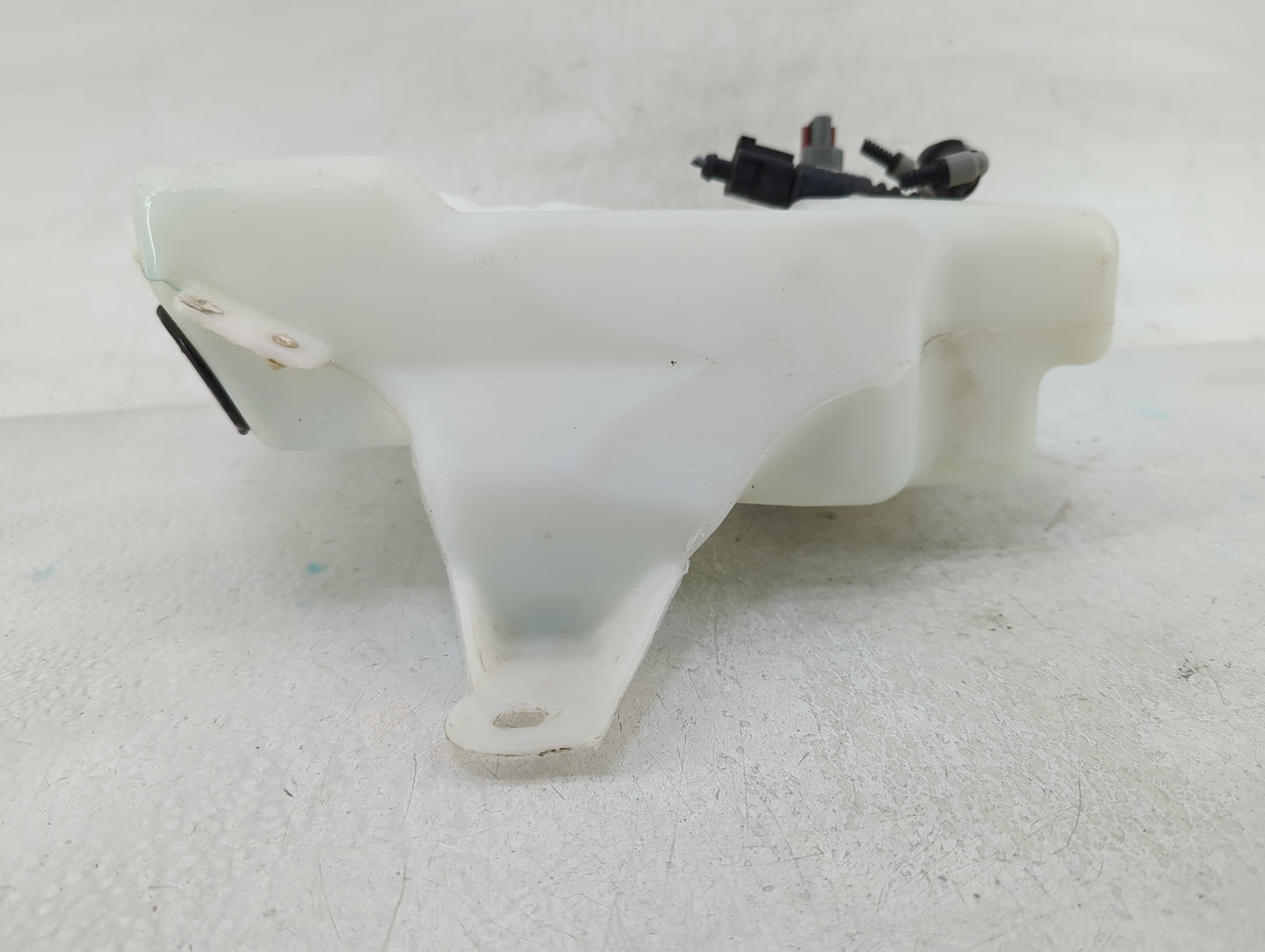 2015-2019 Ford Escape Windshield Washer Fluid Reservoir Bottle Oem - Oemusedautoparts1.com