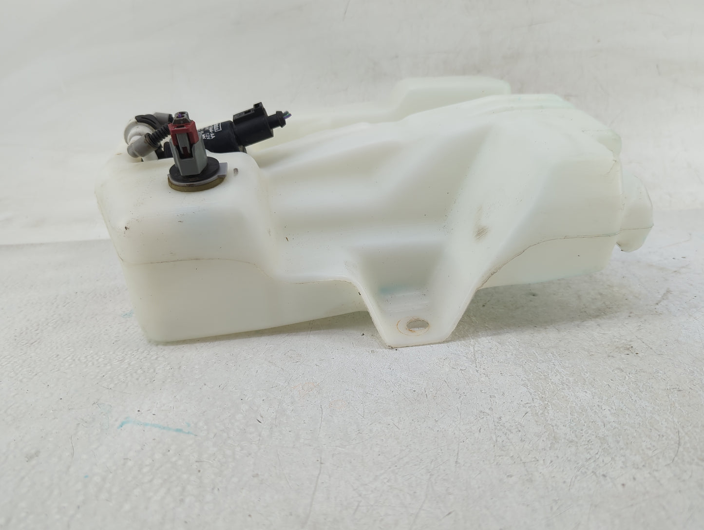 2015-2019 Ford Escape Windshield Washer Fluid Reservoir Bottle Oem - Oemusedautoparts1.com