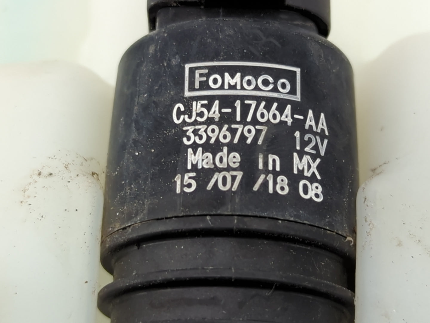 2015-2019 Ford Escape Windshield Washer Fluid Reservoir Bottle Oem - Oemusedautoparts1.com