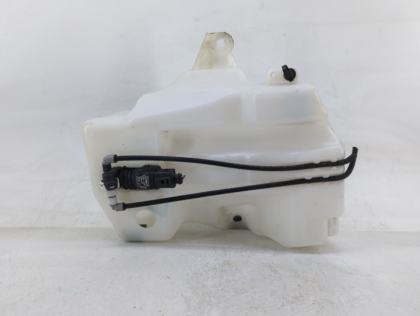 2015-2019 Ford Escape Windshield Washer Fluid Reservoir Bottle Oem - Oemusedautoparts1.com
