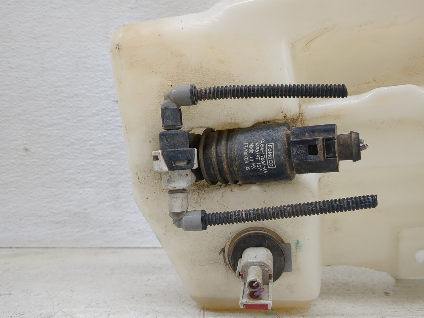 2015-2019 Ford Escape Windshield Washer Fluid Reservoir Bottle Oem - Oemusedautoparts1.com