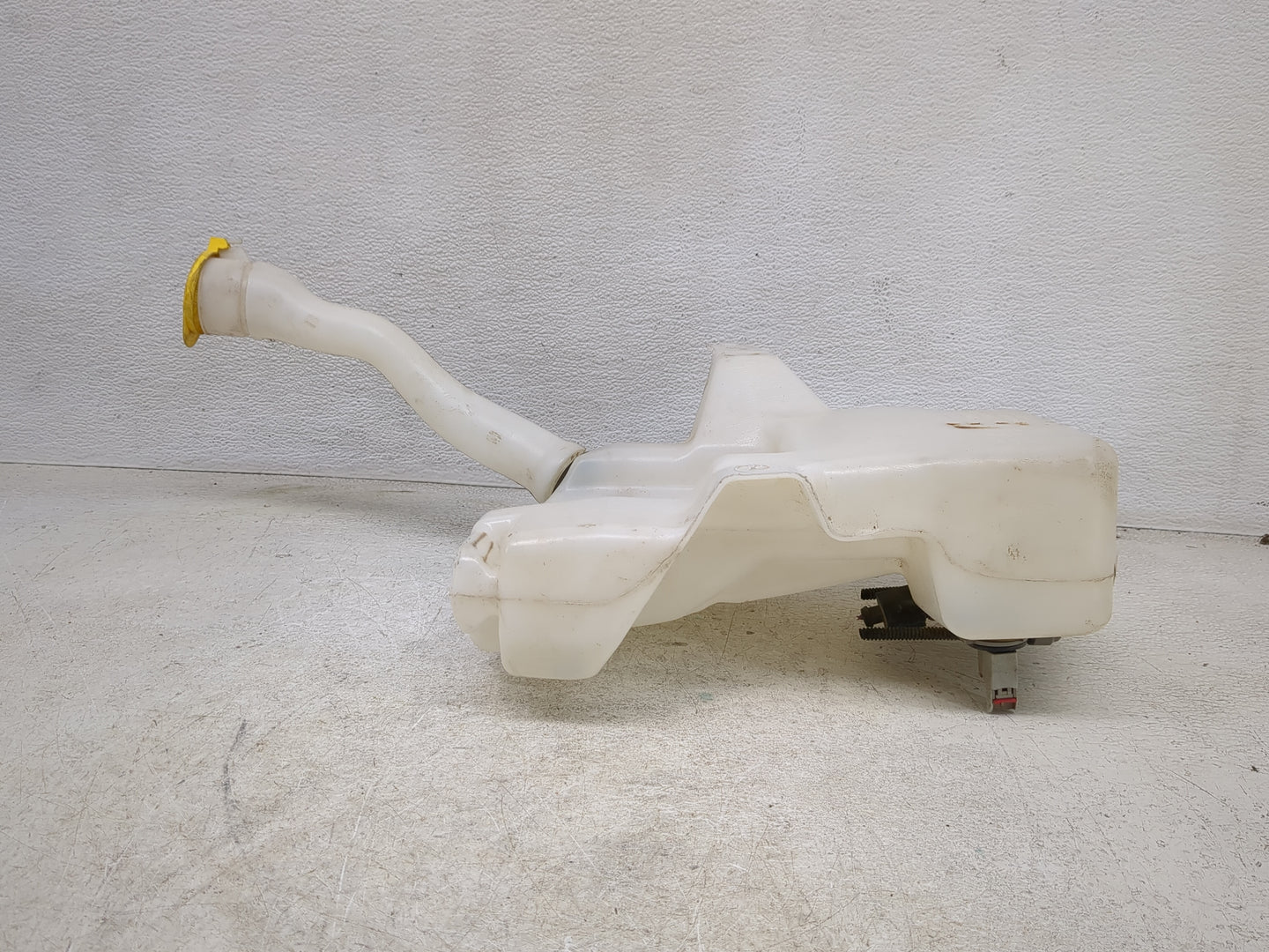 2015-2019 Ford Escape Windshield Washer Fluid Reservoir Bottle Oem - Oemusedautoparts1.com