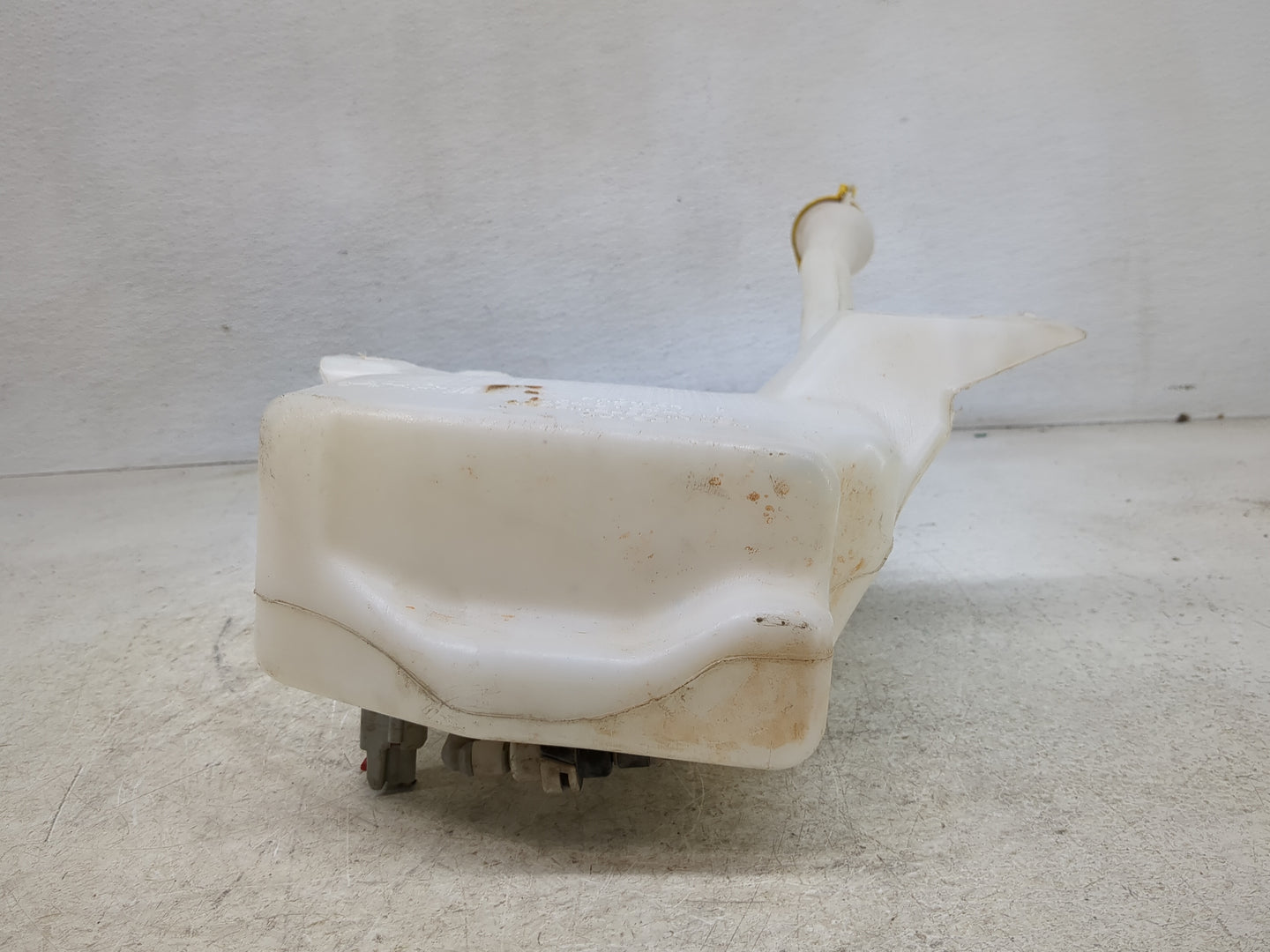 2015-2019 Ford Escape Windshield Washer Fluid Reservoir Bottle Oem - Oemusedautoparts1.com