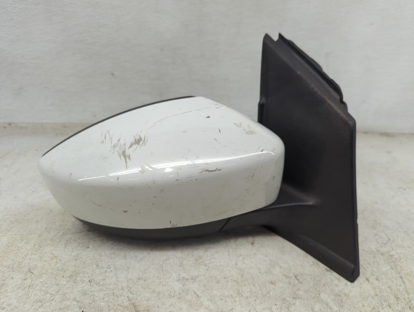 2017-2019 Ford Escape Passenger Side View Mirror - Right Door Mirror OEM Used - Oemusedautoparts1.com