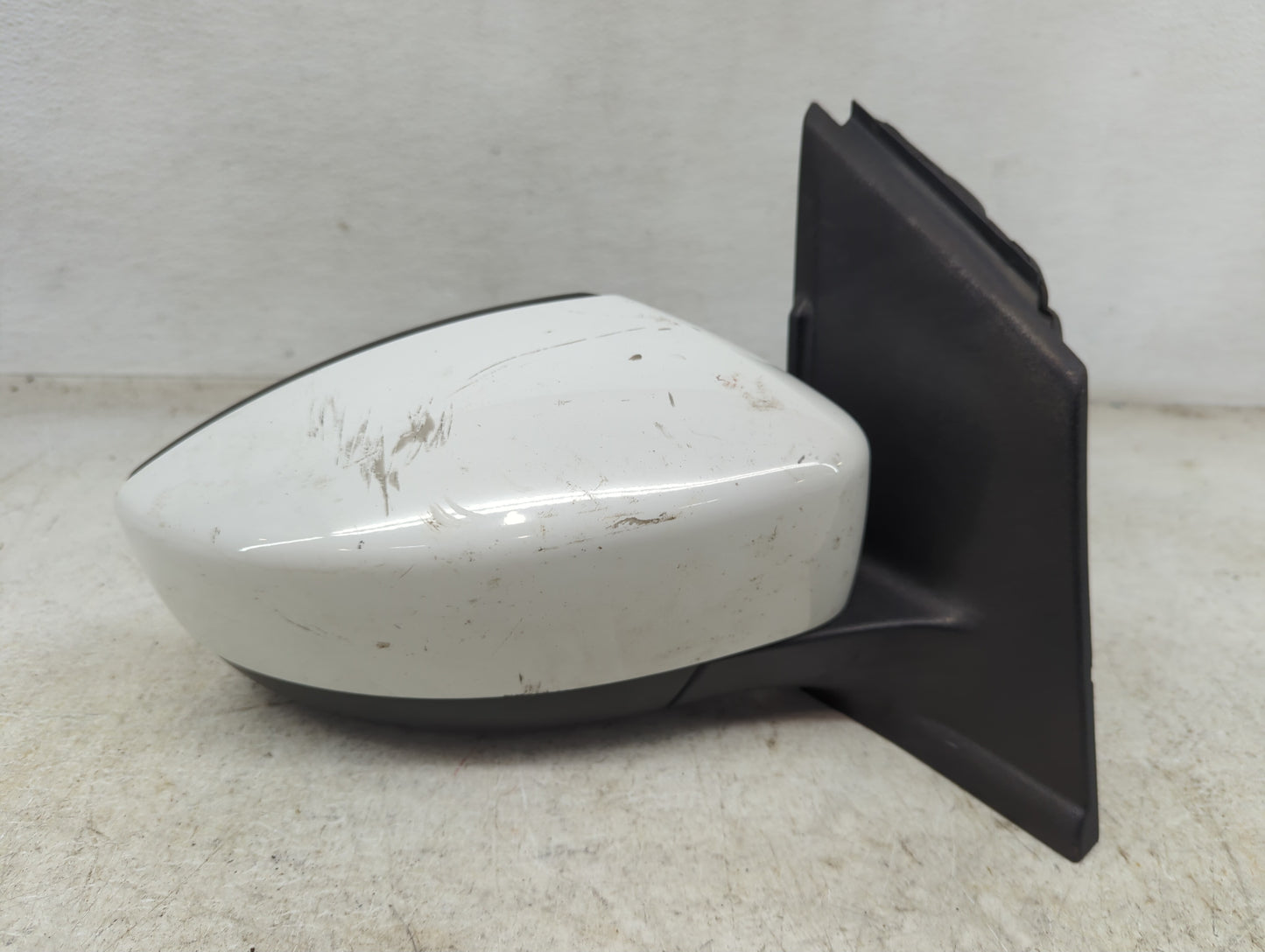 2017-2019 Ford Escape Passenger Side View Mirror - Right Door Mirror OEM Used - Oemusedautoparts1.com