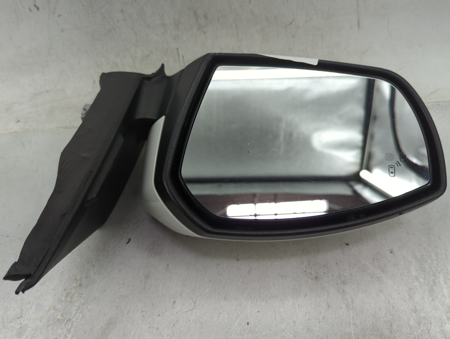 2017-2019 Ford Escape Driver Side View Mirror - Left Door Mirror OEM Used - Oemusedautoparts1.com