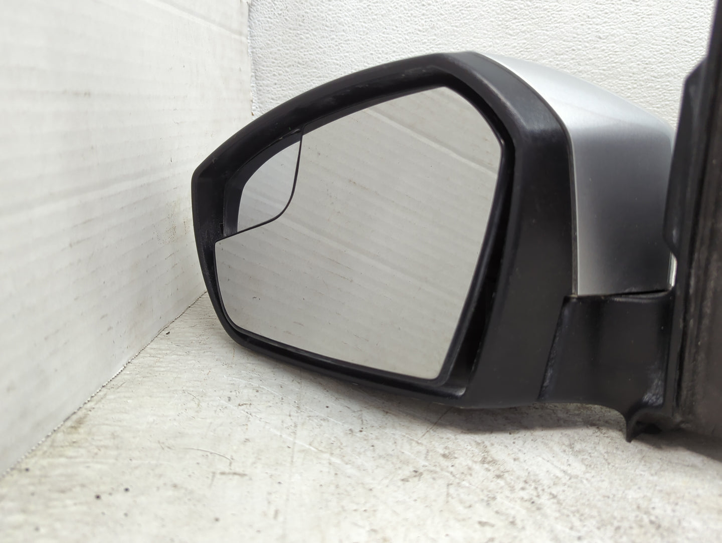 2017-2019 Ford Escape Driver Side View Mirror - Left Door Mirror OEM Used - Oemusedautoparts1.com