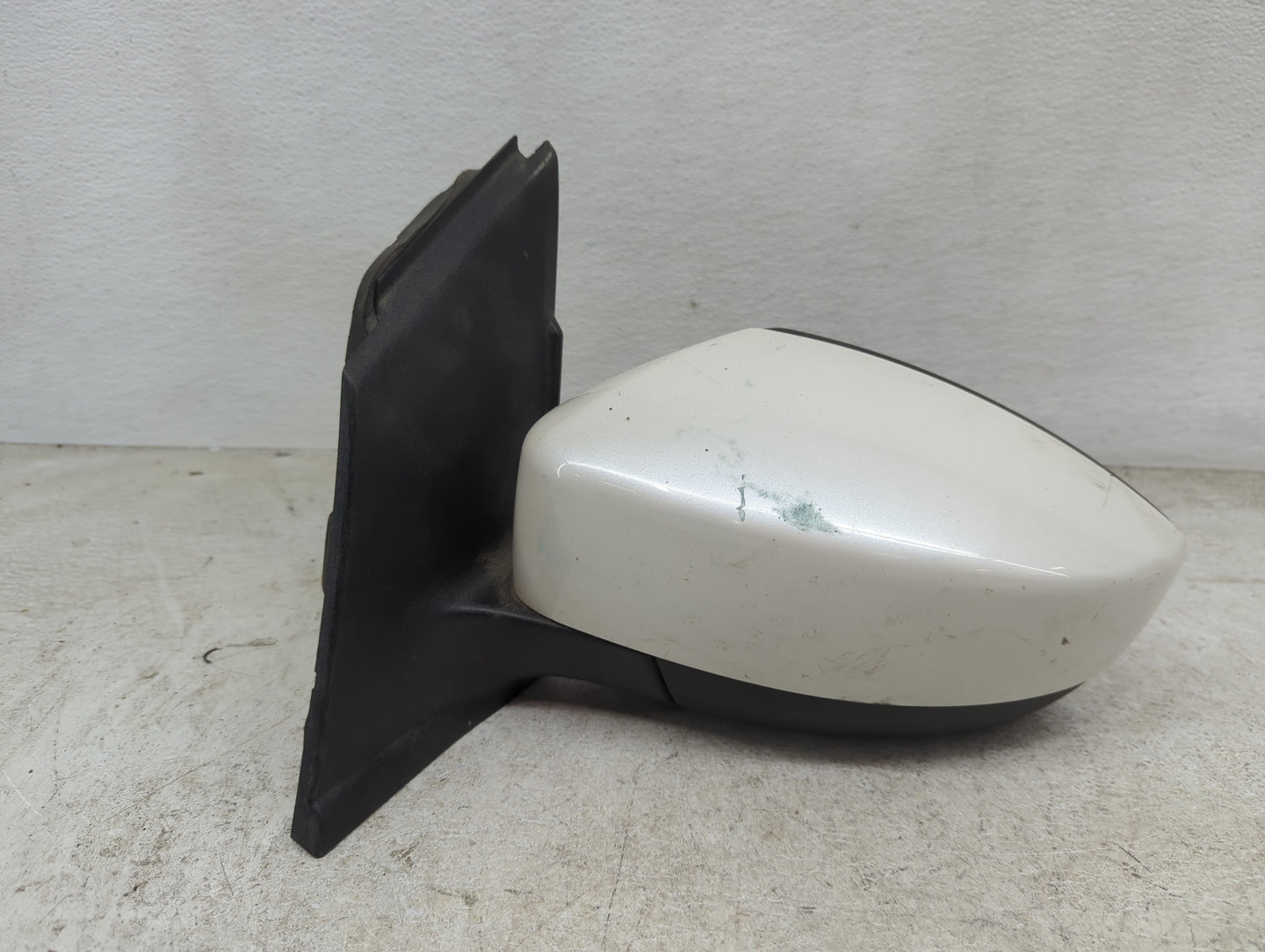 2017-2019 Ford Escape Driver Side View Mirror - Left Door Mirror OEM Used - Oemusedautoparts1.com