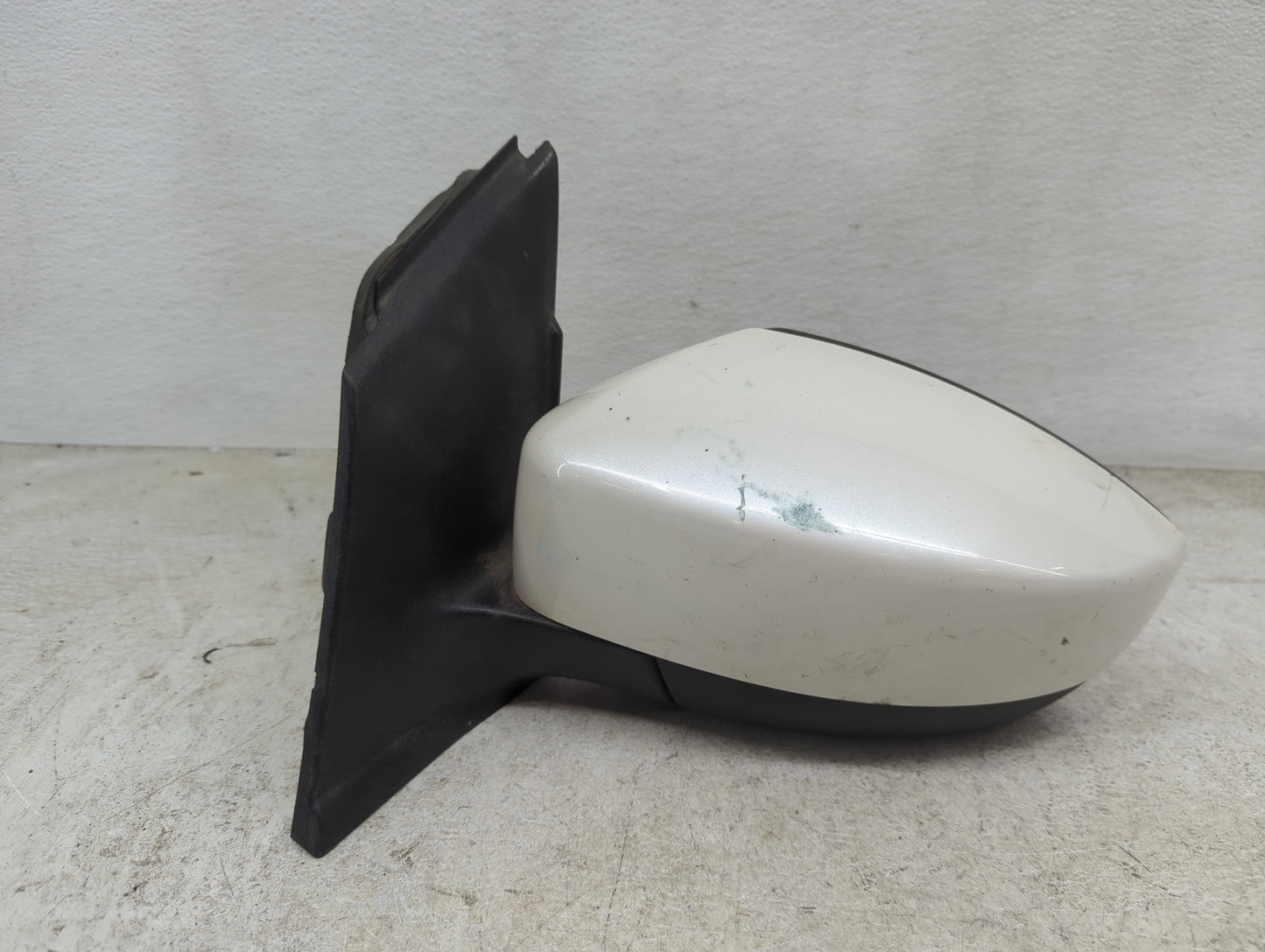 2017-2019 Ford Escape Driver Side View Mirror - Left Door Mirror OEM Used - Oemusedautoparts1.com
