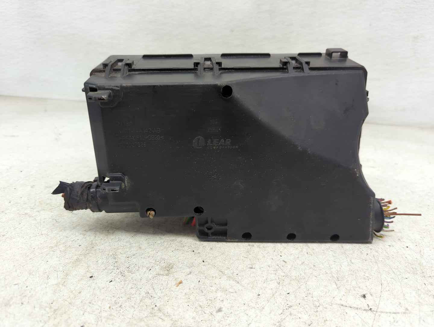 2018 Ford Escape Fusebox Fuse Box Panel Relay Module P/N:AV6T-14A067-AD E02345500, 8T2T-14B192-BA Fits OEM Used Auto Parts -