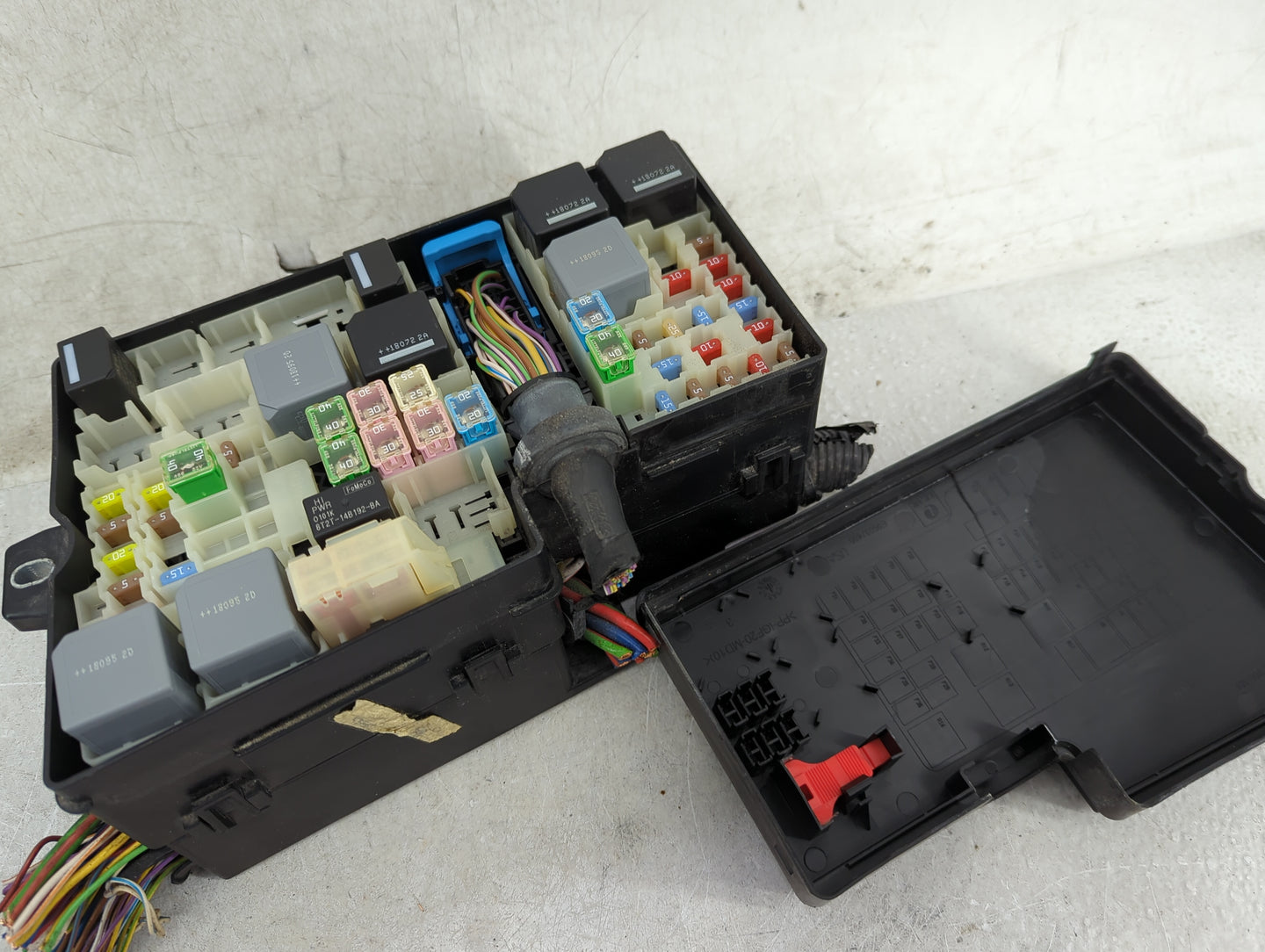 2018 Ford Escape Fusebox Fuse Box Panel Relay Module P/N:AV6T-14A142-AB Fits OEM Used Auto Parts - Oemusedautoparts1.com