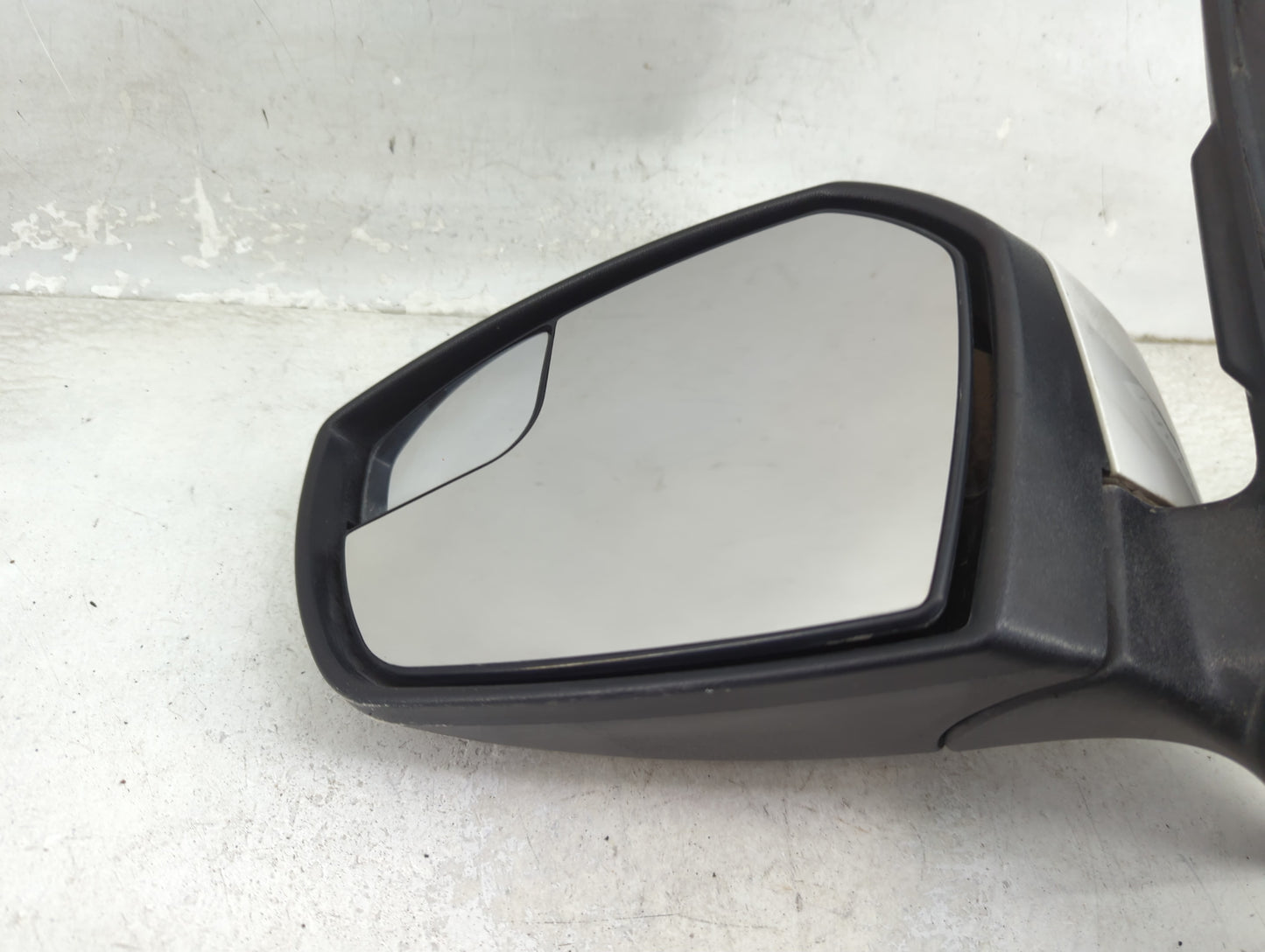 2017-2019 Ford Escape Driver Side View Mirror - Left Door Mirror OEM Used - Oemusedautoparts1.com