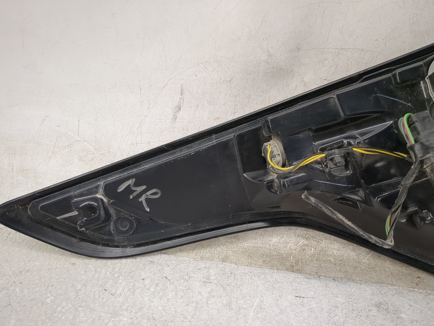 2017-2018 Ford Escape Tail Light Assembly Passenger Right OEM P/N:GJ54-13404-AH Fits Fits 2017 2018 OEM Used Auto Parts - Oe