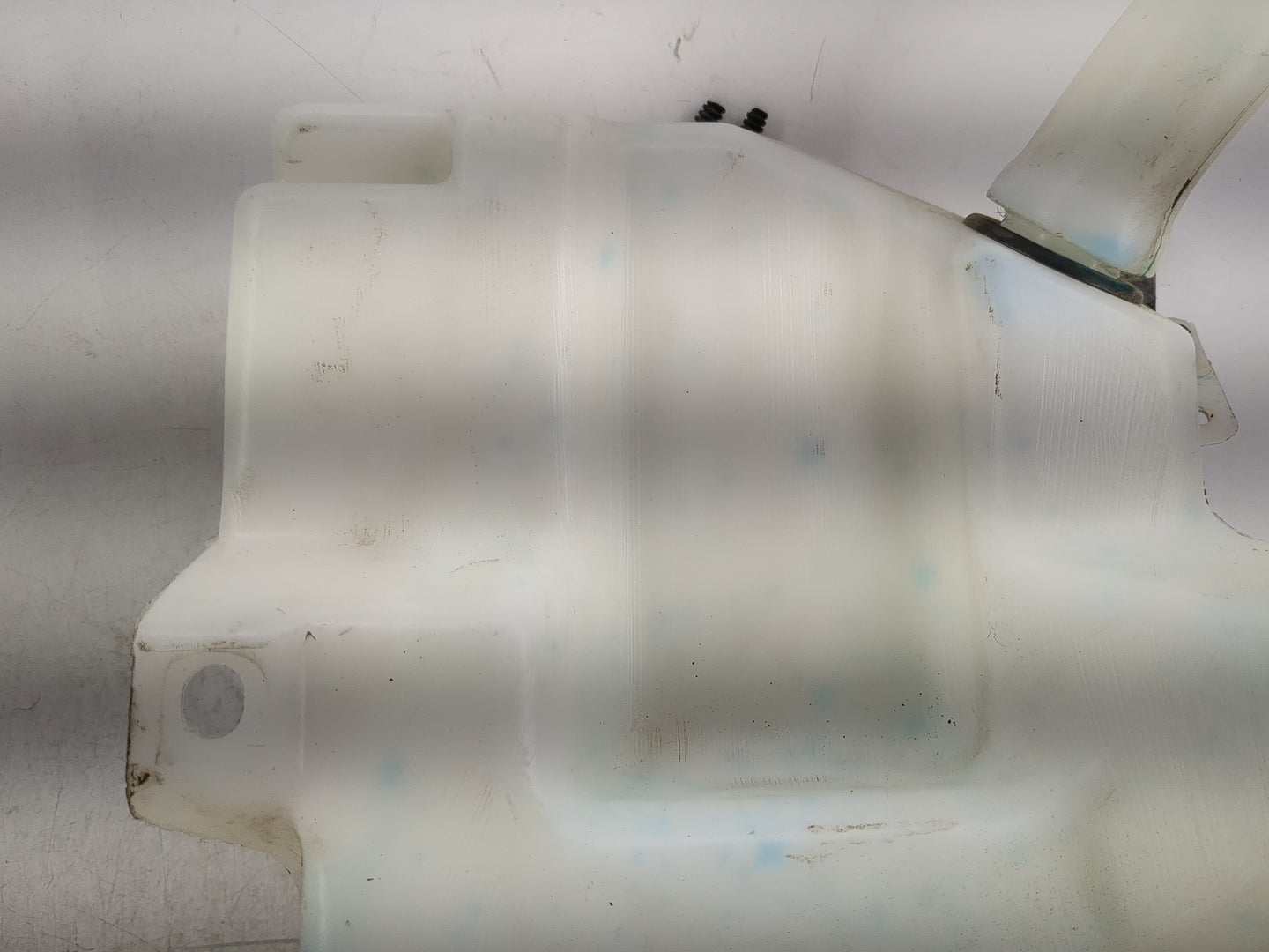 2015-2019 Ford Escape Windshield Washer Fluid Reservoir Bottle Oem - Oemusedautoparts1.com