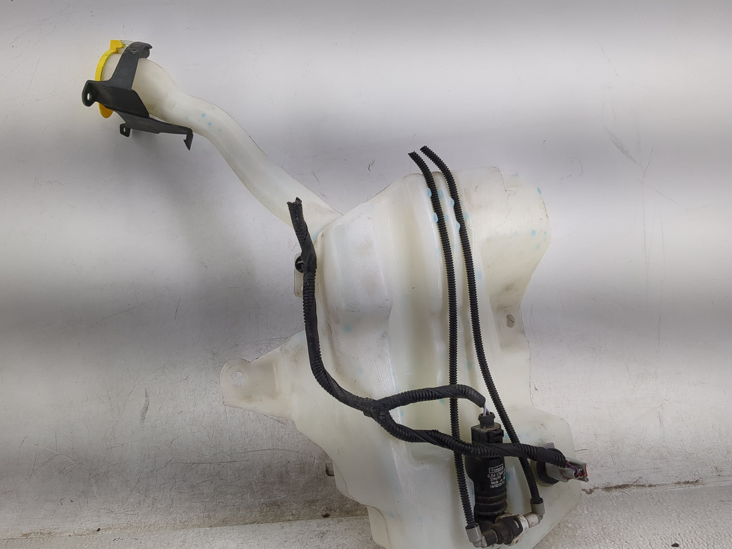 2015-2019 Ford Escape Windshield Washer Fluid Reservoir Bottle Oem - Oemusedautoparts1.com
