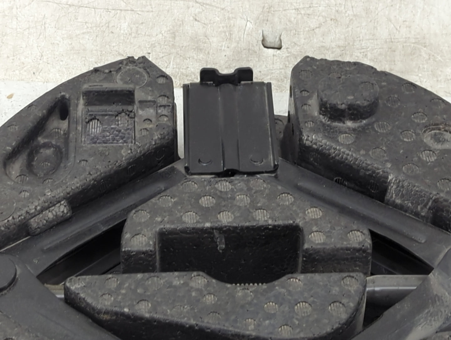 2018 Ford Escape Spare Scissor Car Jack 1460157 - Oemusedautoparts1.com
