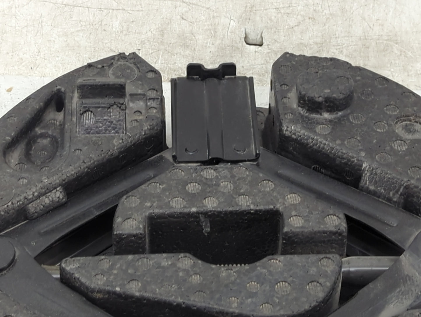 2018 Ford Escape Spare Scissor Car Jack 1460157 - Oemusedautoparts1.com
