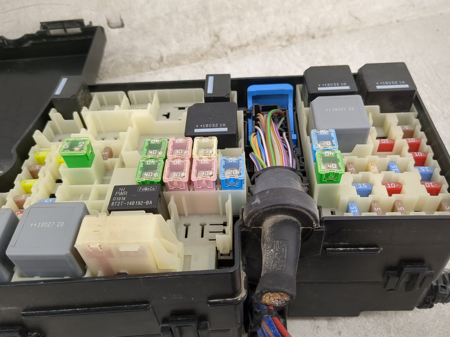 2018 Ford Escape Fusebox Fuse Box Panel Relay Module P/N:8T2T-14B192-BA Fits OEM Used Auto Parts - Oemusedautoparts1.com