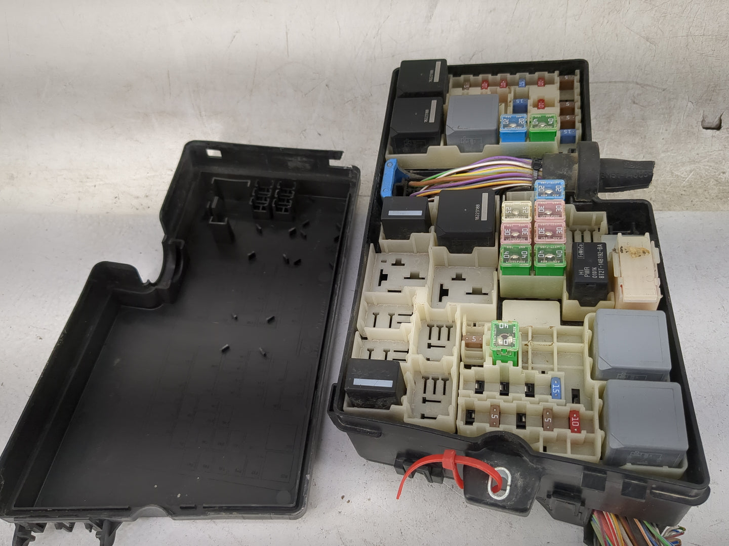 2019-2019 Ford Escape Fusebox Fuse Box Relay Module 1460516 - Oemusedautoparts1.com