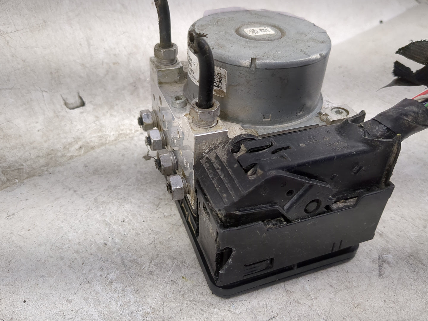 2017-2019 Ford Escape ABS Pump Control Module Replacement P/N:GV61-2C405-CJ Fits Fits 2017 2018 2019 OEM Used Auto Parts - O
