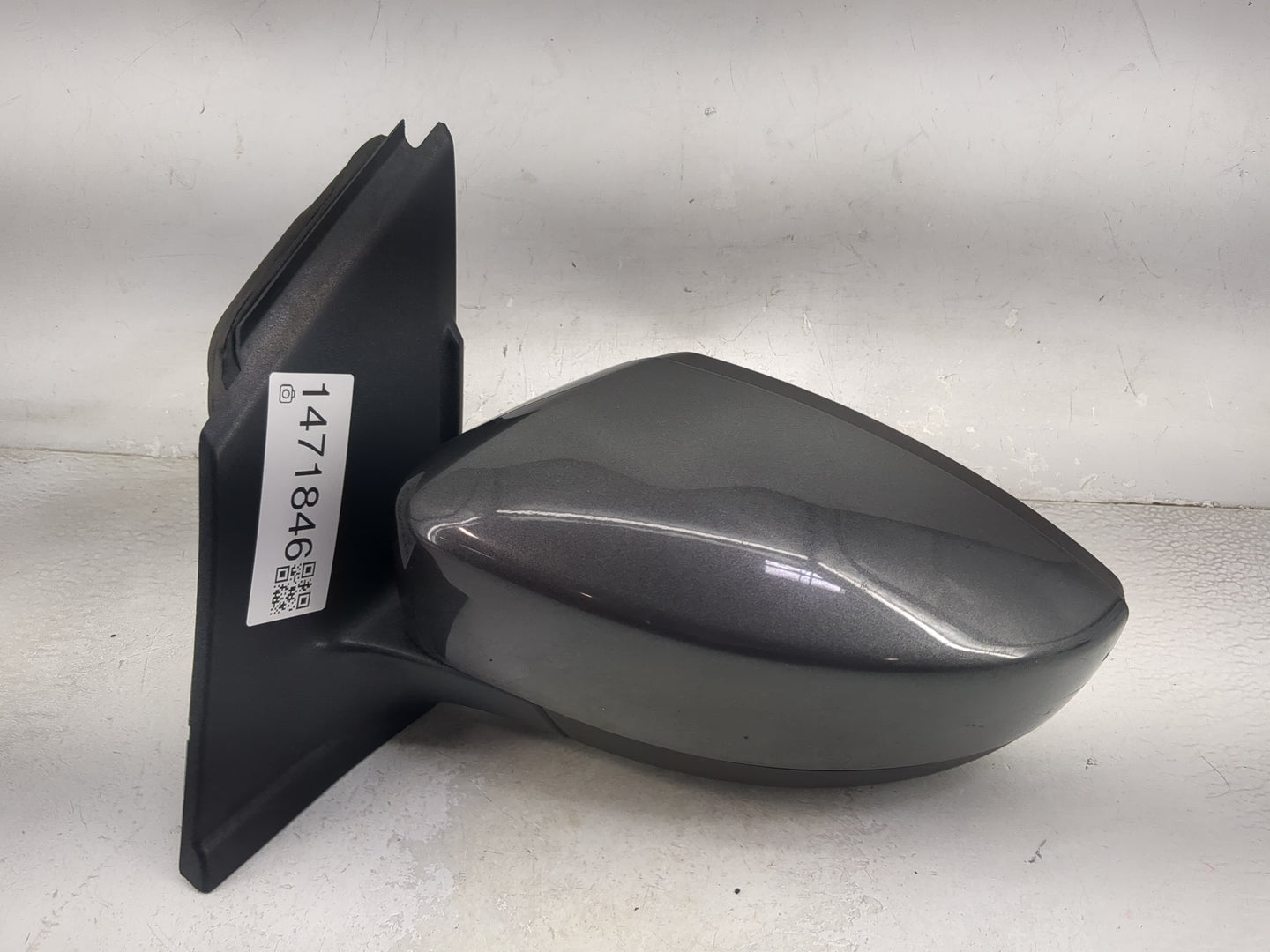 2017-2019 Ford Escape Driver Side View Mirror - Left Door Mirror OEM Used - Oemusedautoparts1.com